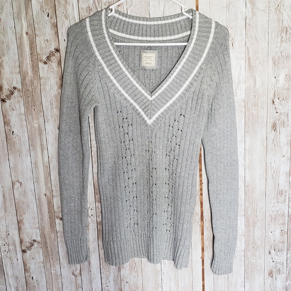 Old Navy V neck slip on knitted sweater - Picture 4 of 10